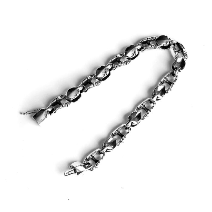 Fleur Tail Pattern Bracelet